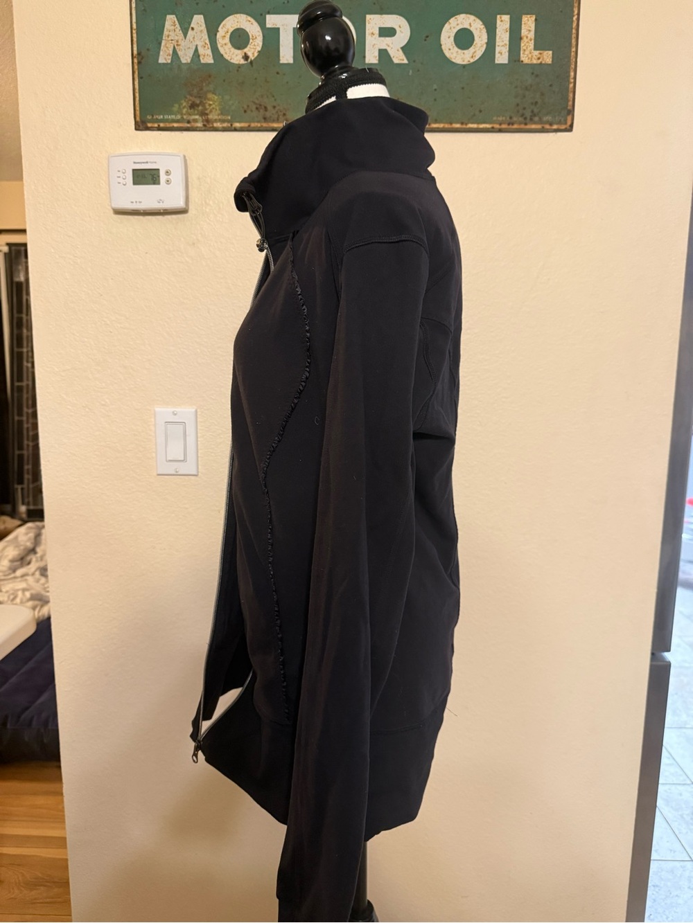 Lululemon Womens Nice Asana Funnel Neck Mid-Layer Ruffle Jacket Black 12 READ - Picture 2 of 5